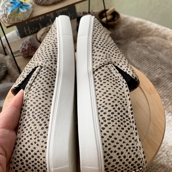 Time and Tru Memory Foam Sneakers - Picture 7 of 10